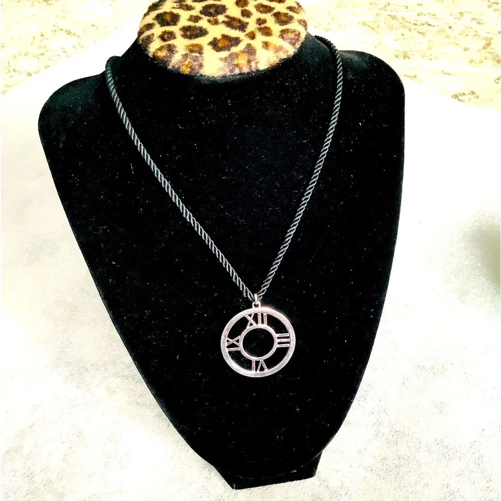 Tiffany&Co ATLAS necklace 🌹